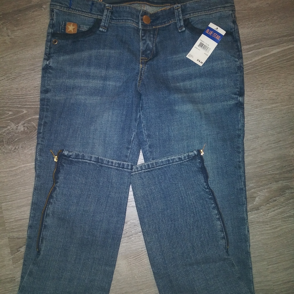 Women's size 27 blue star jeans.